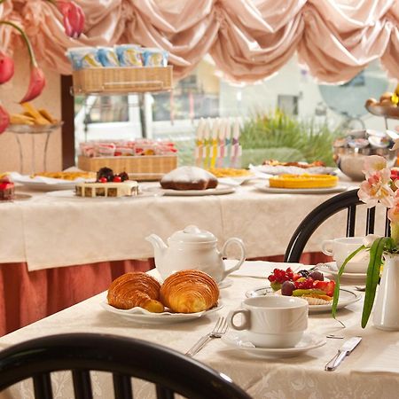 רימיני Hotel Villa Luigia מראה חיצוני תמונה