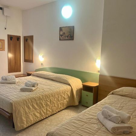 רימיני Hotel Villa Luigia מראה חיצוני תמונה