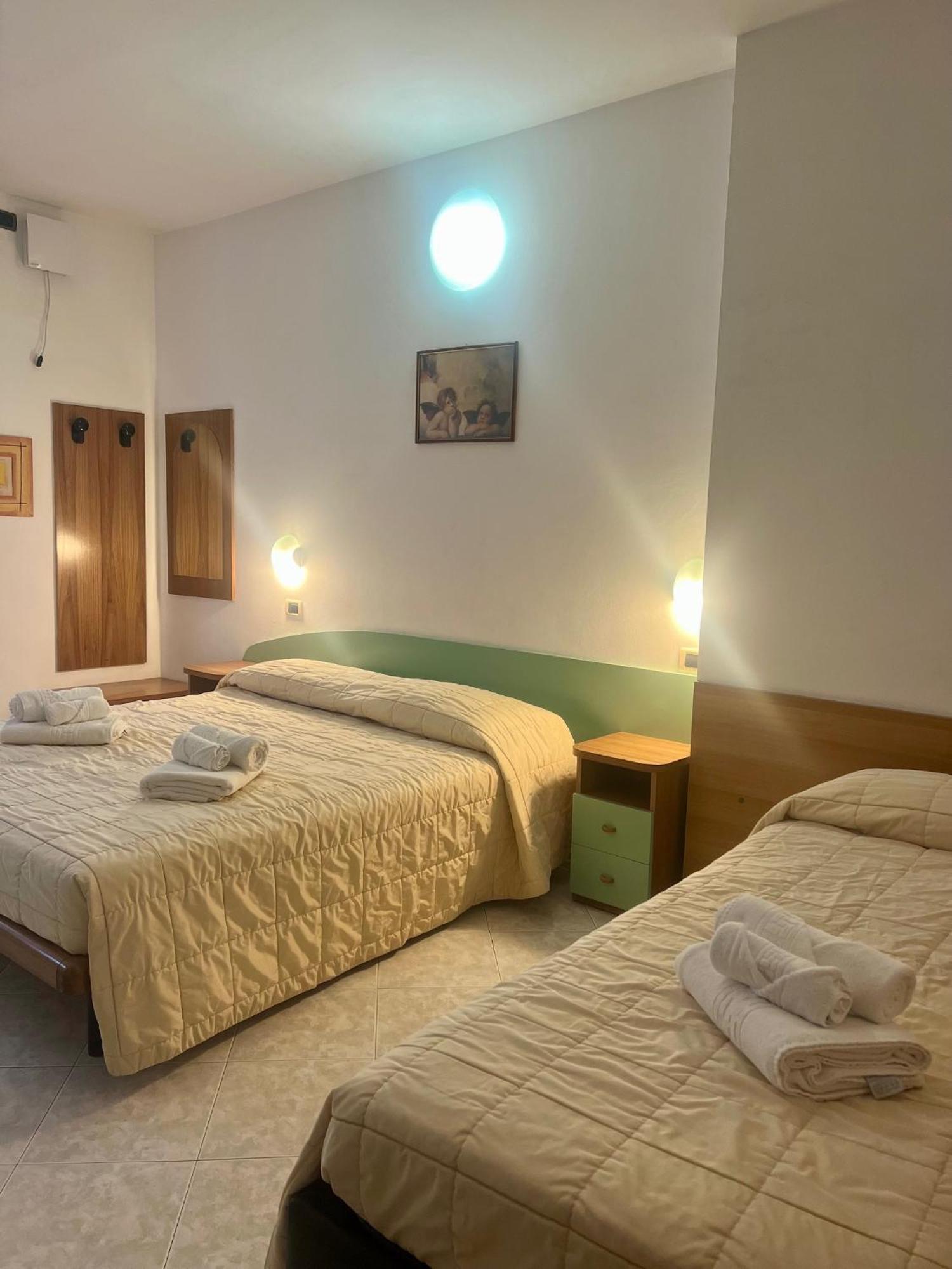 רימיני Hotel Villa Luigia מראה חיצוני תמונה