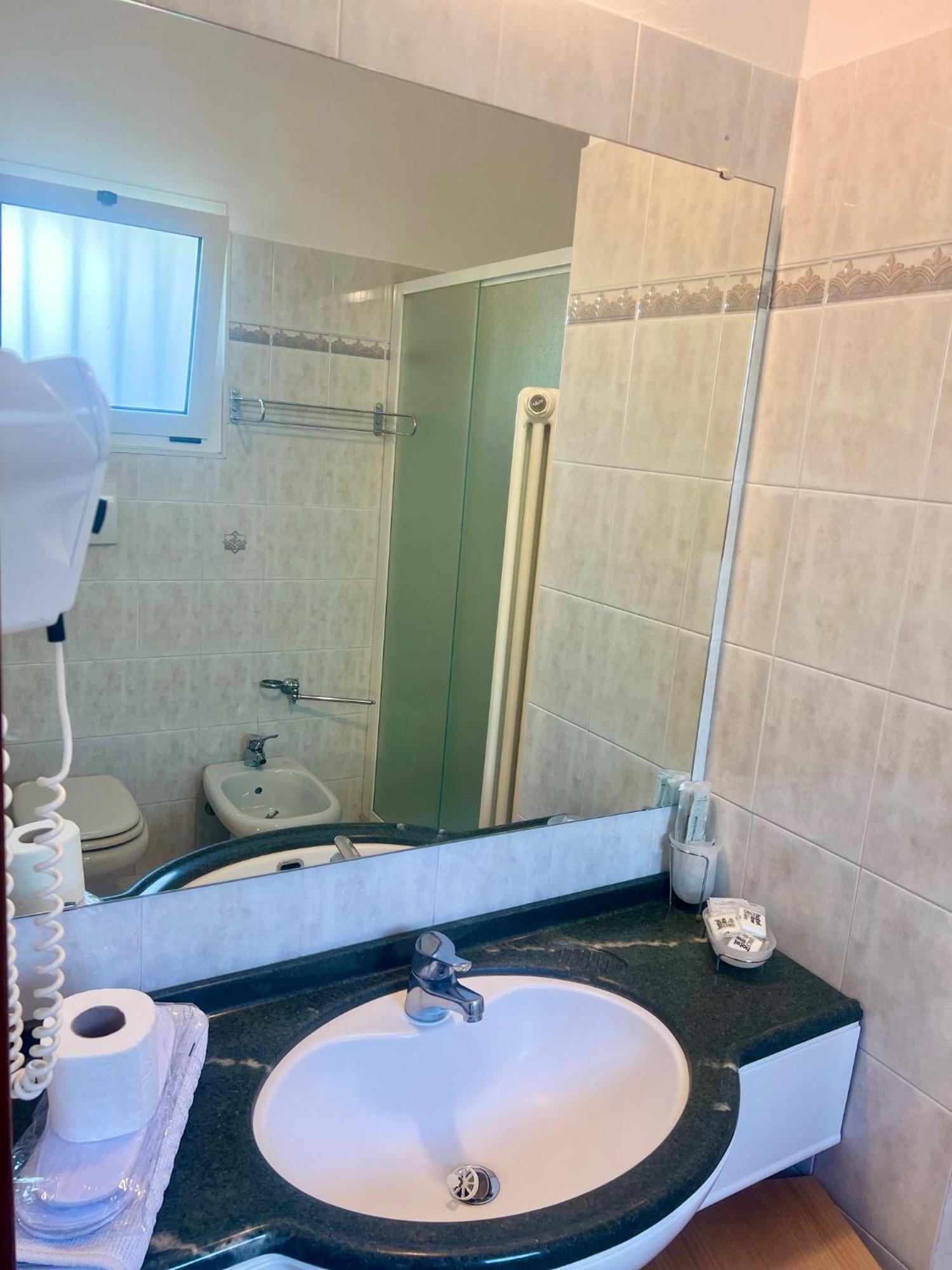 רימיני Hotel Villa Luigia מראה חיצוני תמונה