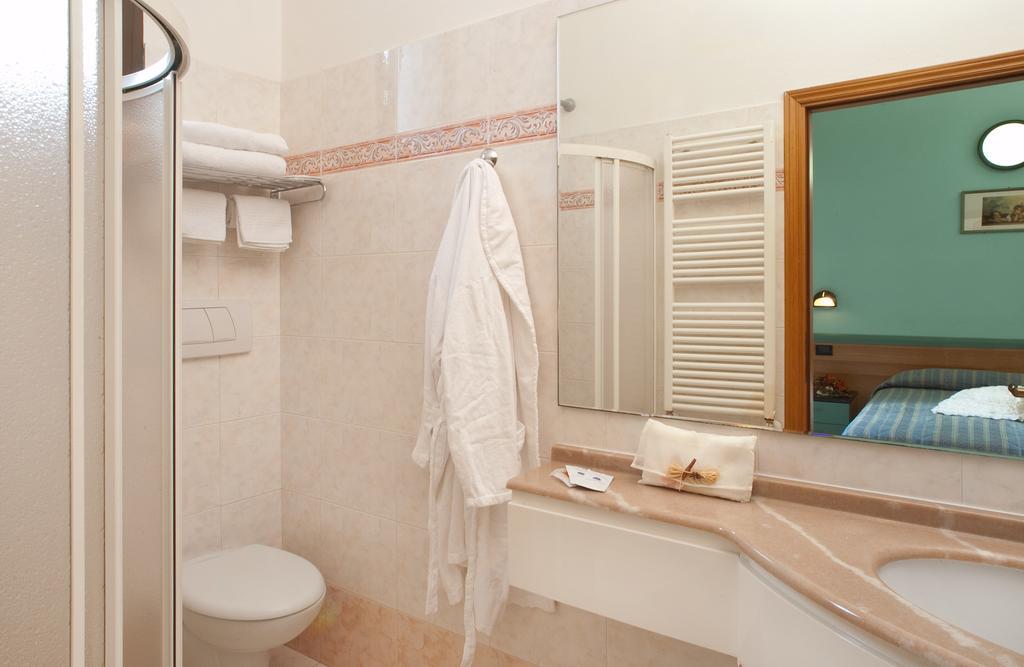 רימיני Hotel Villa Luigia מראה חיצוני תמונה